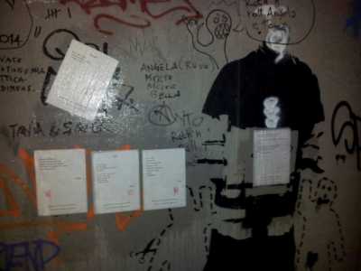 Le poesie del MeP accanto all'opera di un noto street artist barese